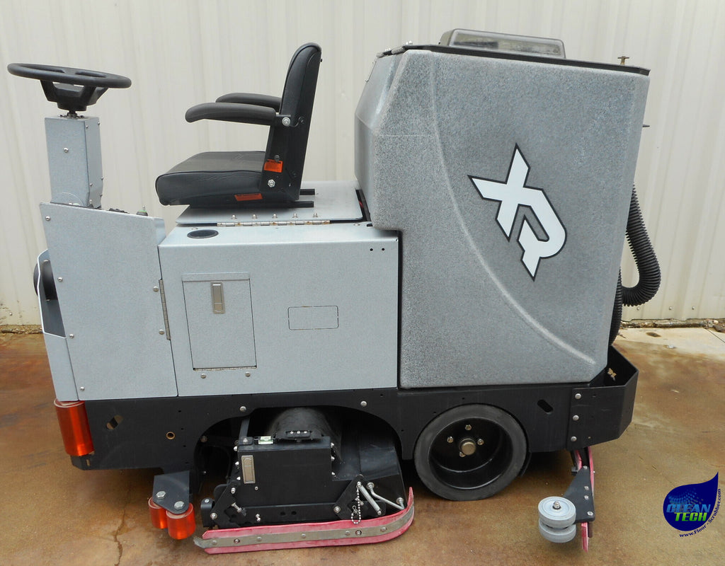 Reconditioned Tomcat XR 46C Rider Cylindrical Floor Scrubber 27 Hours