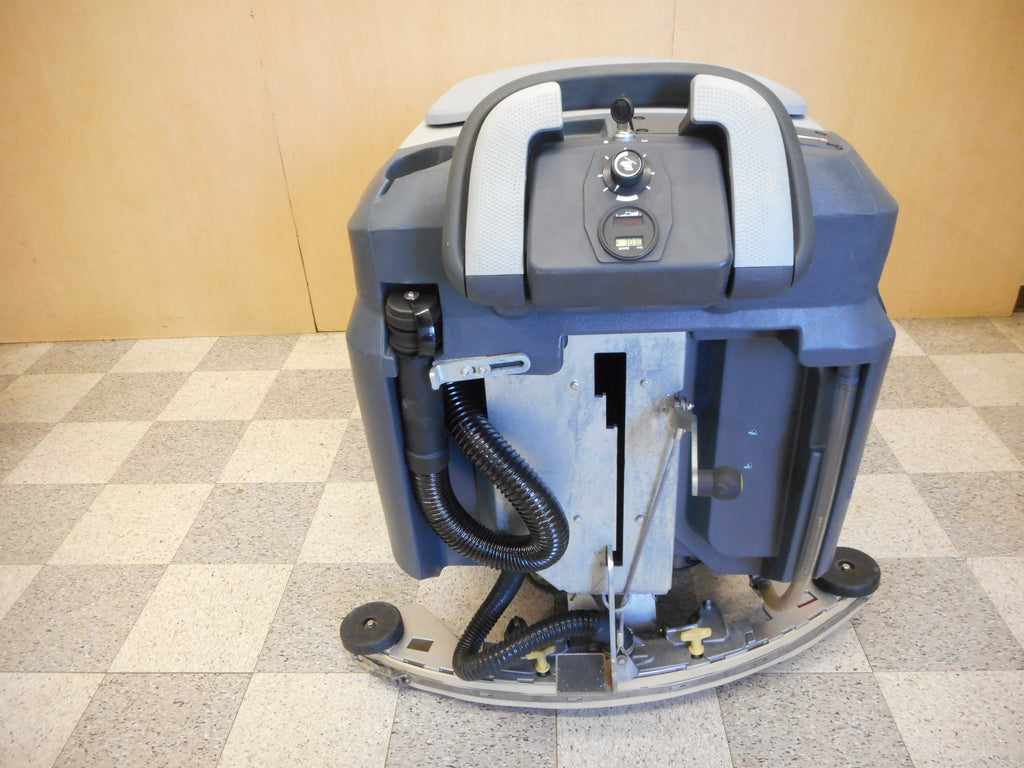 Reconditioned Advance SC 901 Floor Scrubber 28"
