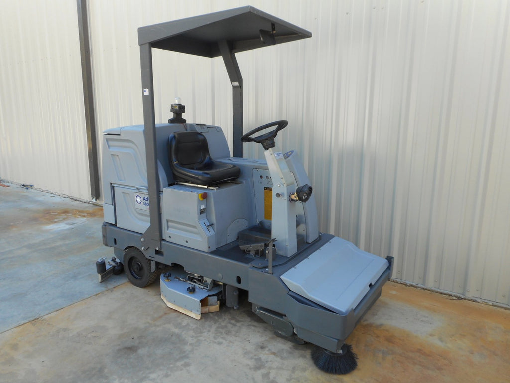 Advance 3800 Used Floor Scrubber