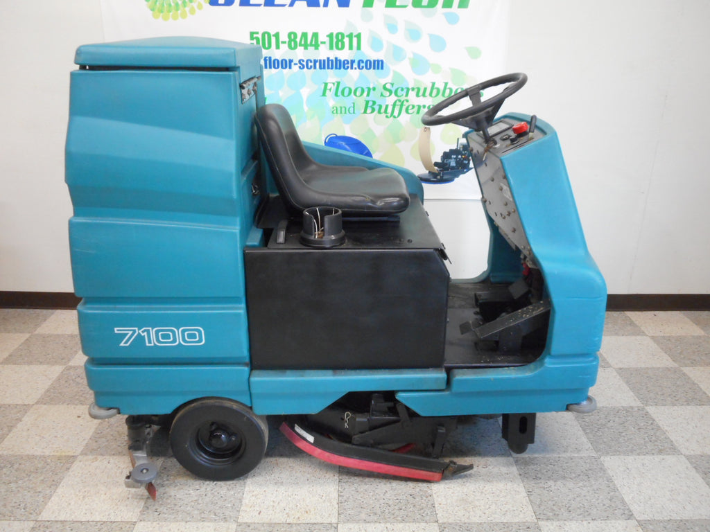 Reconditioned used Tennant 7100 Rider Riding floor scrubber cleaner machine